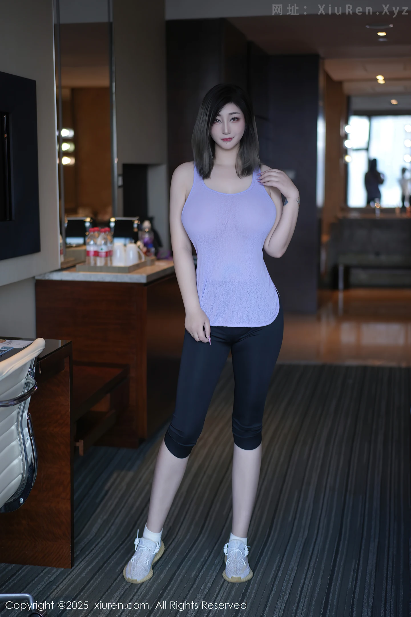 图片[2]-[XiuRen秀人网]VOL.10682 女神妲己 Toxic性感紫灰色上衣配黑色短裤秀丰满身材诱惑写真52P-秀人网官方网站